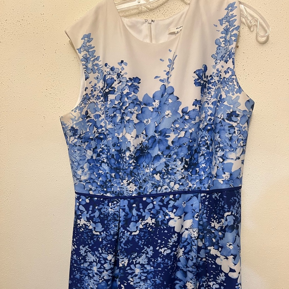 Sleeveless blue summer dress